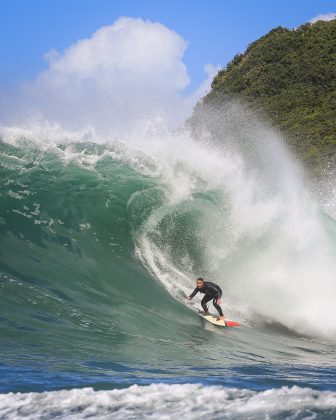 Pedro Menezes, Itacoatiara Big Wave 2022, Ilha Mãe, Niterói (RJ). Foto: Tony D'Andrea.