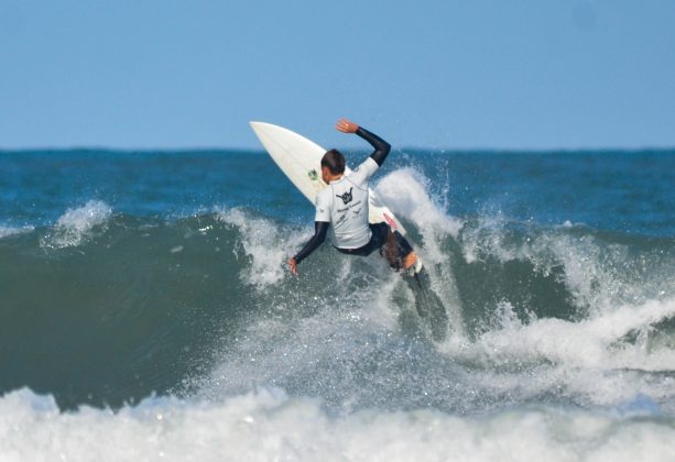 João Arthur, Hangloose Surf Attack 2022, Praia do Tombo, Guarujá (SP). Foto: Erik Medalha.