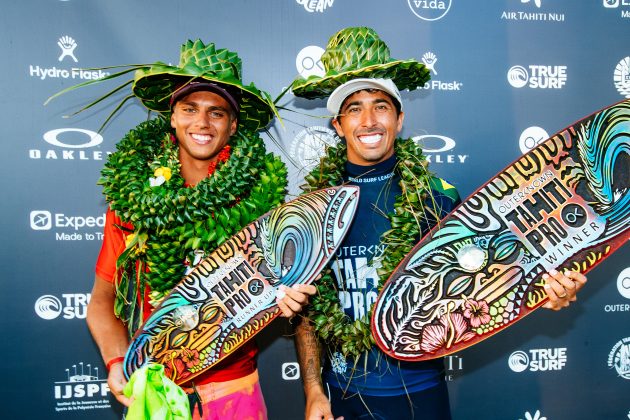 Kauli Vaast e Miguel Pupo, Tahiti Pro 2022, Teahupoo. Foto: WSL / Poullenot.