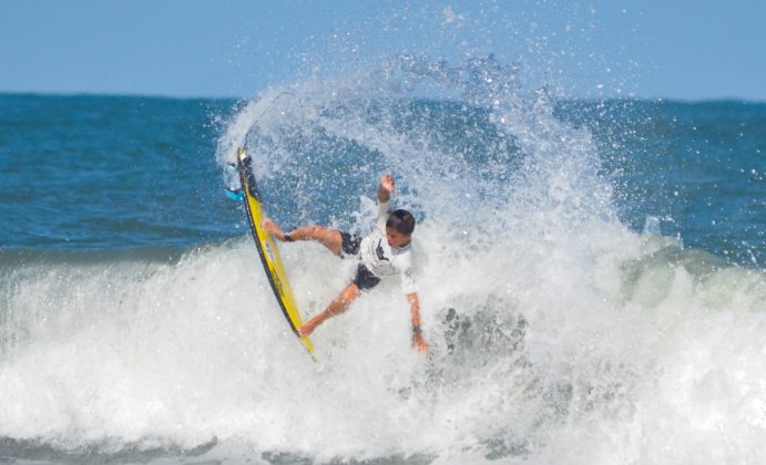 Pedro Henrique, Hangloose Surf Attack 2022, Praia do Tombo, Guarujá (SP). Foto: Erik Medalha.