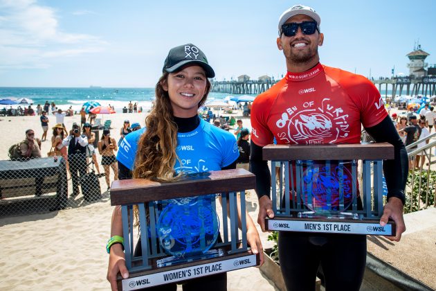 Bettylou Sakura Johnson e Ezekiel Lau, US Open of Surfing 2022, Huntington Beach, Califórnia (EUA). Foto: WSL / Morris.