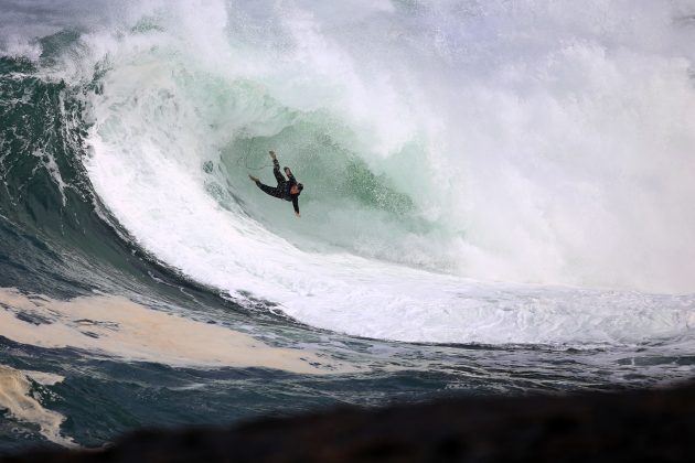Fabiano Passos, Itacoatiara Big Wave 2022, Laje do Shock, Niterói (RJ). Foto: Tony D'Andrea.