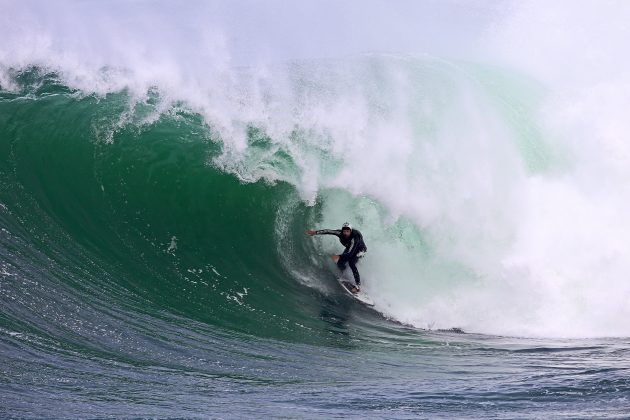 Victor Gioranelli, Itacoatiara Big Wave 2022, Laje do Shock, Niterói (RJ). Foto: Tony D'Andrea.
