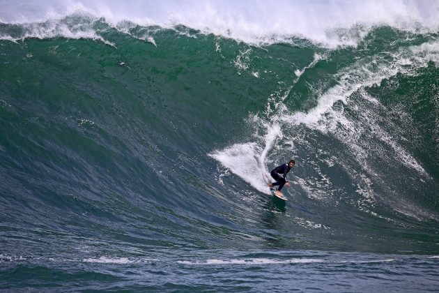 Lucas Chumbo, Itacoatiara Big Wave 2022, Laje do Shock, Niterói (RJ). Foto: Tony D'Andrea.