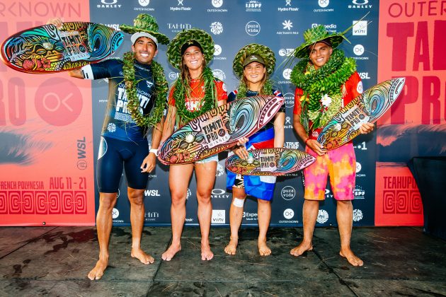 Miguel Pupo, Courtney Conlogue, Brisa Hennessy e  Kauli Vaast, Tahiti Pro 2022, Teahupoo. Foto: WSL / Poullenot.