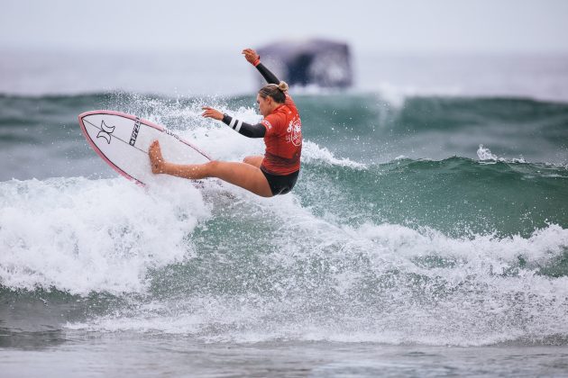 Zoe McDougall, US Open of Surfing 2022, Huntington Beach, Califórnia (EUA). Foto: WSL / Beatriz Ryder.