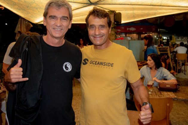 Marcelo Andrade e Pedro Battaglin, Confraternização Arpoador Surf Club, Praia do Leblon (RJ). Foto: Claudio Franco.