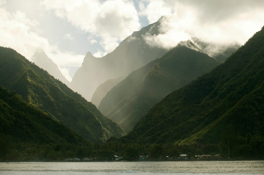 WSL aguarda chegada de novo swell ao pico de Teahupoo, palco do Tahiti Pro.