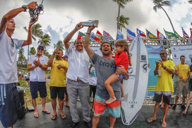 Danilo Lins e Figue Diel, CBSurf Maracaípe Surf Adaptado. Foto: Claudio Damangar.