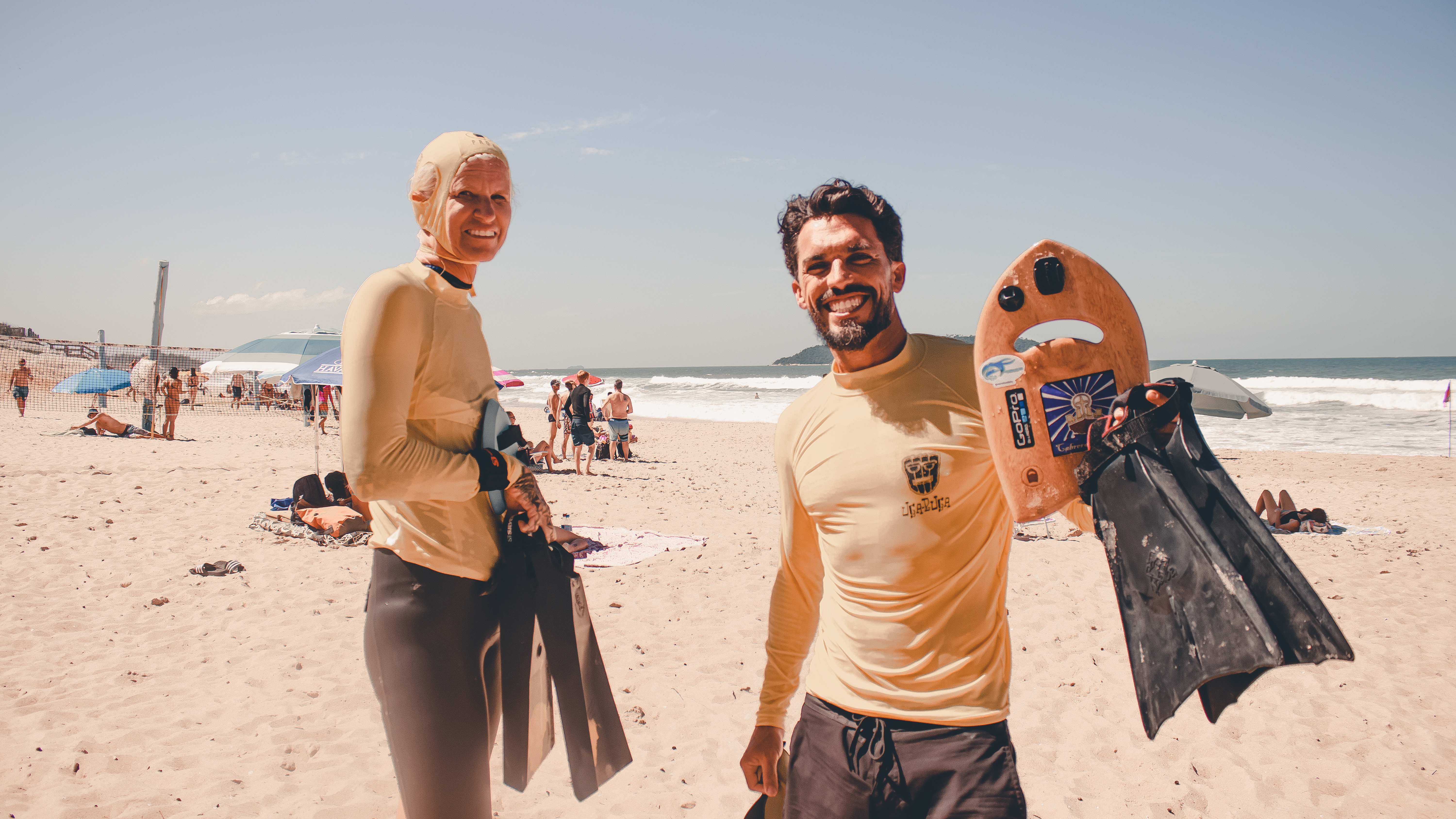 Bodysurfers prontos para a ação.