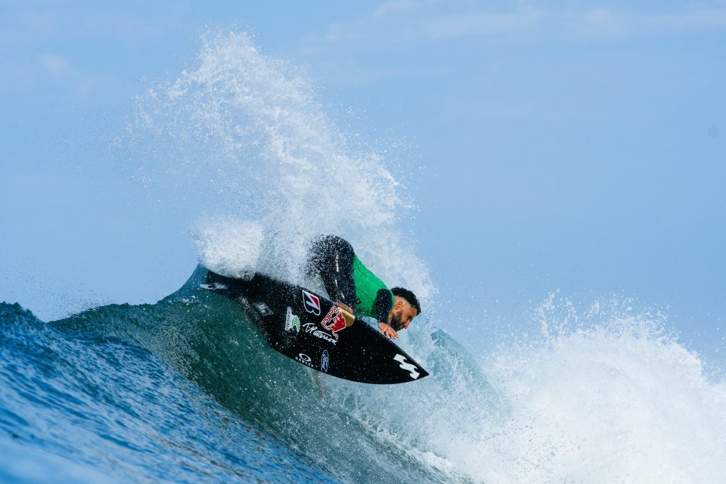 Italo Ferreira decide título mundial contra Filipe Toledo.