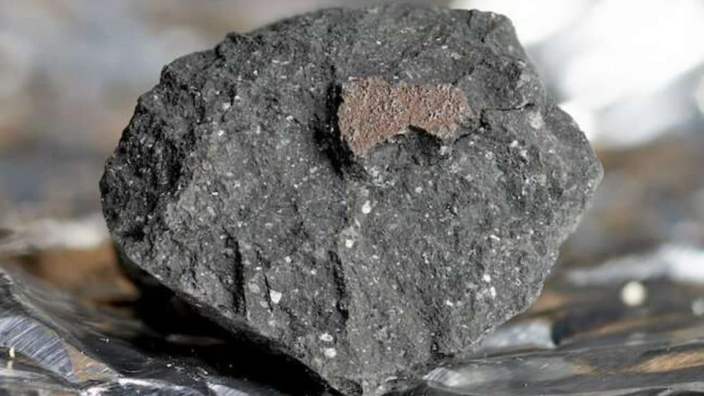 O meteorito de Winchcombe, que caiu na Inglaterra em fevereiro de 2021, tem idade próxima ao nascimento do nosso sistema solar