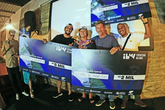 Lucas Chumbo, Lucas Fink, Alemão de Maresias e Yunes Khader, Premiação do Itacoatiara Big Wave 2022. Foto: Tony D´Andrea.