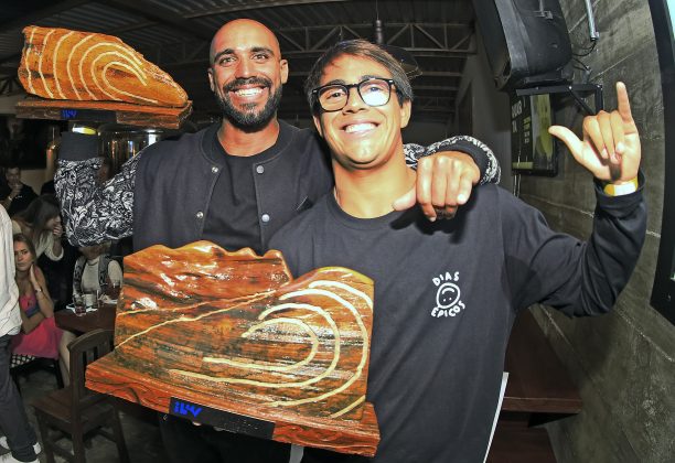 Willyam Santana e Gabriel Sampaio, Premiação do Itacoatiara Big Wave 2022. Foto: Tony D´Andrea.