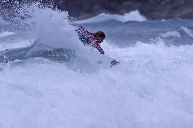 Carol Bastides, Hang Loose Surf Attack, Praia de Camburi, São Sebastião (SP). Foto: Munir El Hage.