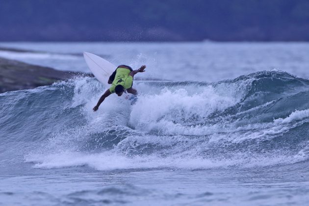 Chandler Ribeiro, Hangloose Surf Attack 2022, Praia de Camburi, São Sebastião (SP). Foto: Munir El Hage.