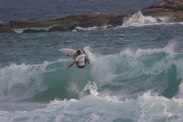 Felipe Oliveira, Saquarema Surf Festival, Praia de Itaúna, Saquarema (RJ). Foto: Daniel Smorigo.