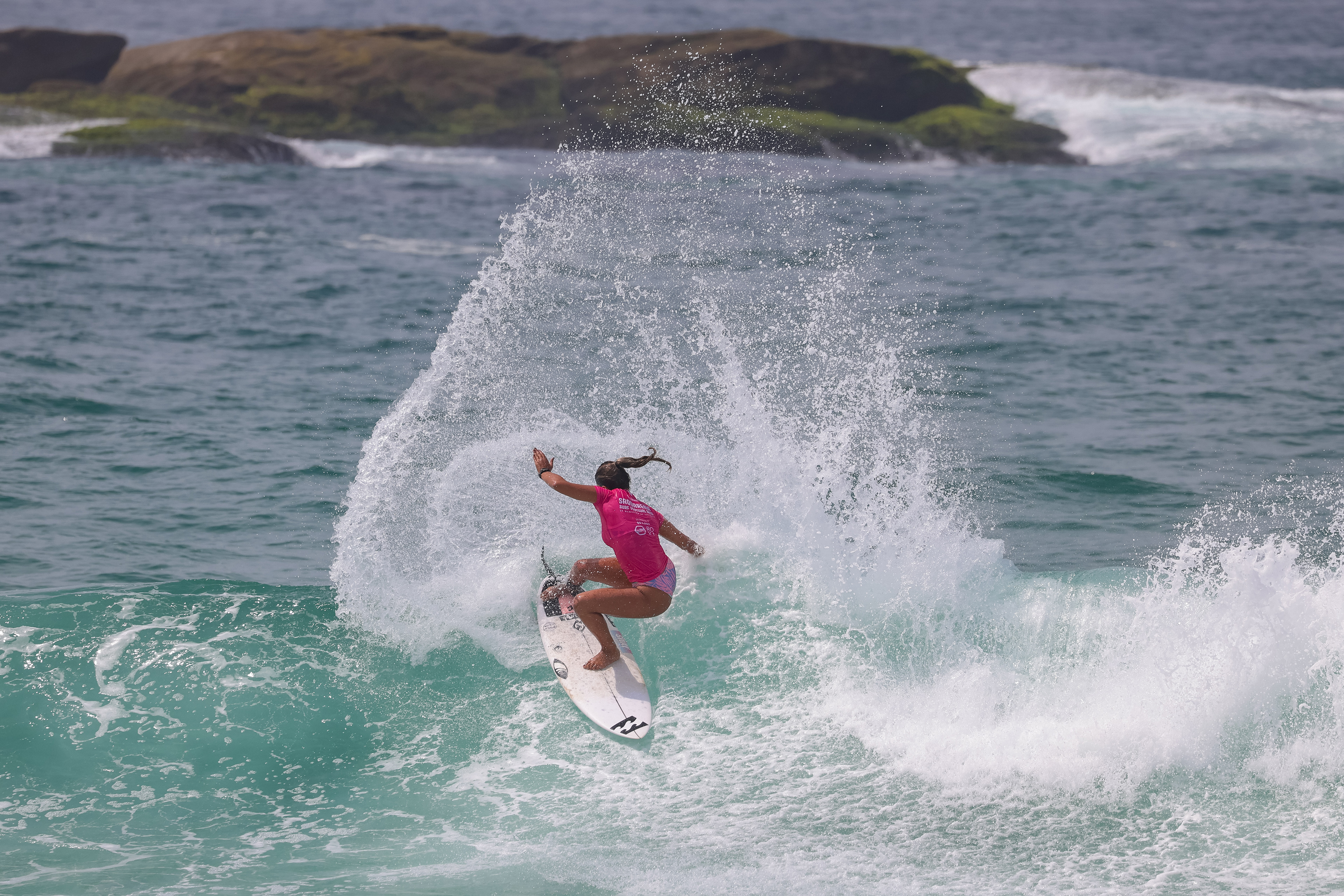 Luana Silva bate todos os recordes do Saquarema Surf Festival 2022.