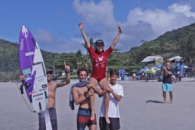 Luara Mandelli, Hang Loose Surf Attack 2022, Praia de Camburi, São Sebastião (SP). Foto: Munir El Hage.