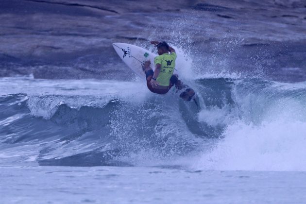 Matheus Neves, Hangloose Surf Attack 2022, Praia de Camburi, São Sebastião (SP). Foto: Munir El Hage.