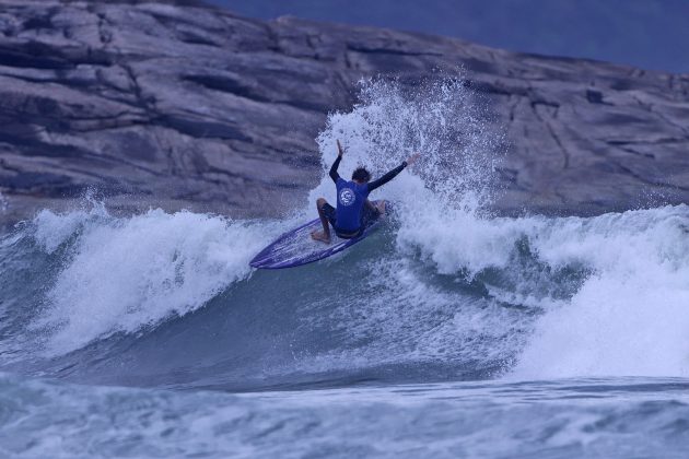 Noa Danucalov, Hangloose Surf Attack 2022, Praia de Camburi, São Sebastião (SP). Foto: Munir El Hage.