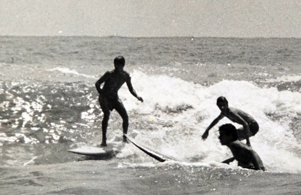 Livro tem como tema o início do surfe em Pernambuco.