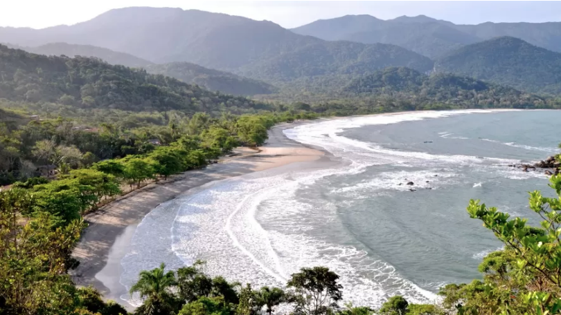 Tribunal de Justiça suspende liminar que garantia a praia de Castelhanos como reserva extrativista.
