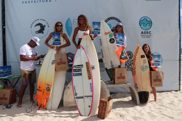 Pódio Sub16 Feminino, Garytos Barra Surf Junior Final 2022, Barra da Tijuca (RJ). Foto: @surfetv / @carlosmatiasrj.