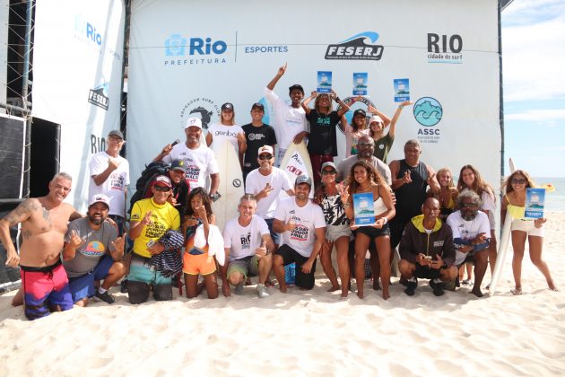 Galera reunida, Garytos Barra Surf Junior Final 2022, Barra da Tijuca (RJ). Foto: @surfetv / @carlosmatiasrj.