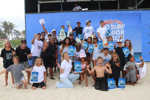 Galera reunida, Garytos Barra Surf Junior Final 2022, Barra da Tijuca (RJ). Foto: @surfetv / @carlosmatiasrj.