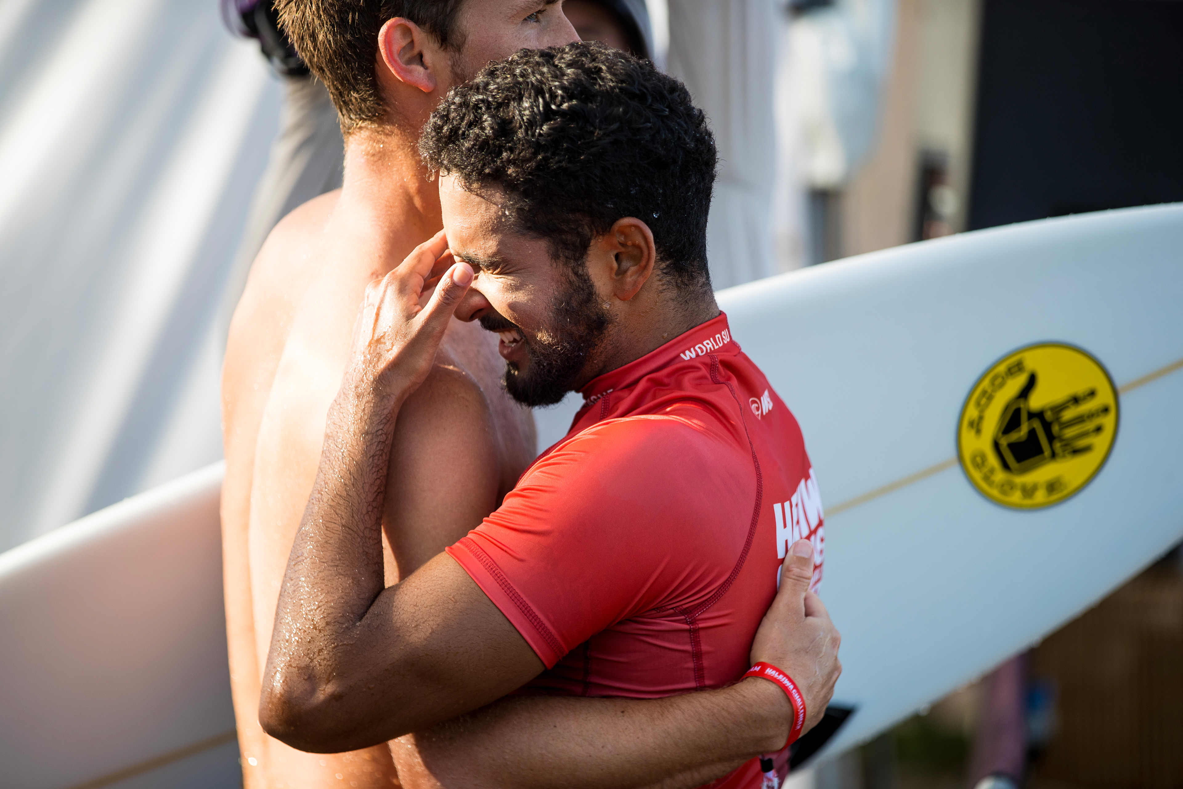 Michael Rodrigues emocionado no Havaí.