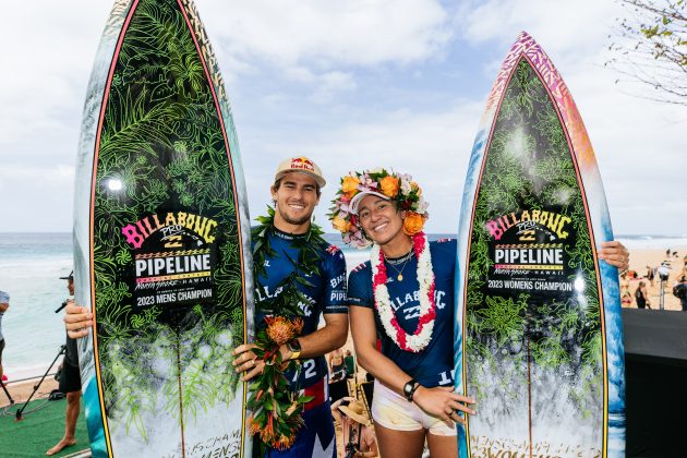 Jack Robinson e Carissa Moore, Pro Pipeline 2023, North Shore de Oahu, Havaí. Foto: WSL / Brent Bielmann.