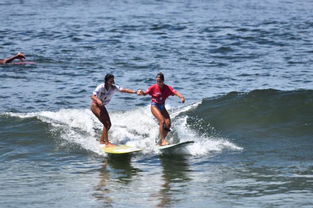 Jasmim Avelino e Chloé Calmon, Recreio Surf Classic 2023, Praia da Macumba (RJ). Foto: Nelson Veiga.