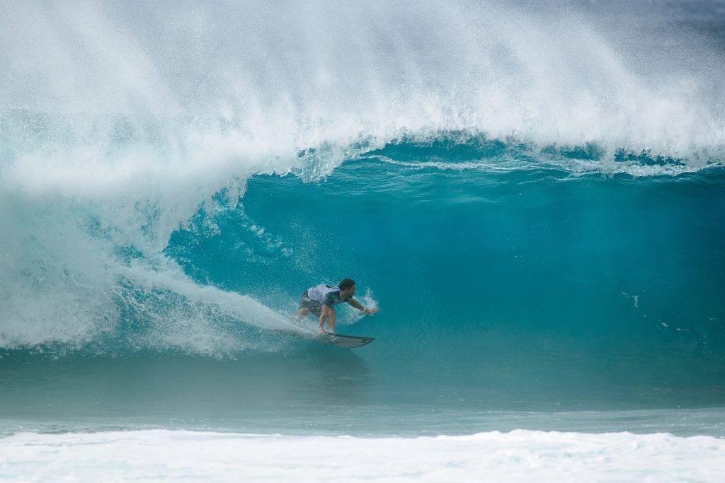 João Chianca mostra que é um dos melhores surfistas do Tour em ondas tubulares.