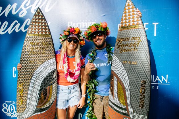 Molly Picklum e Filipe Toledo, Pro Sunset Beach 2023, North Shore de Oahu, Havaí. Foto: WSL / Heff.