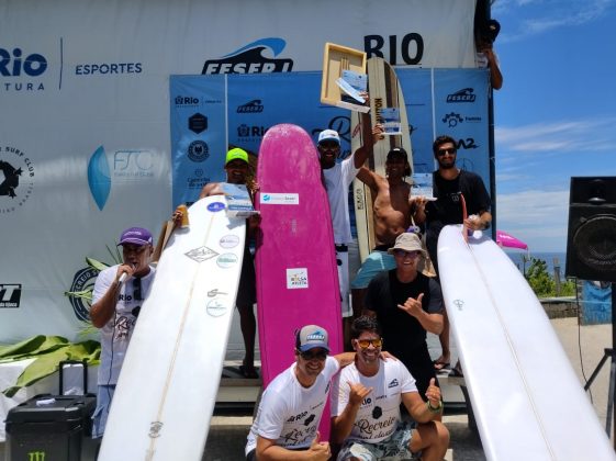 Pódio Open Masculino, Recreio Surf Classic 2023, Praia da Macumba (RJ). Foto: Nelson Veiga.