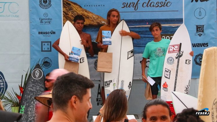 Pódio Pranchinha Sub-18 Masculino, Recreio Surf Classic 2023, Praia da Macumba (RJ). Foto: Cesar Aiello.