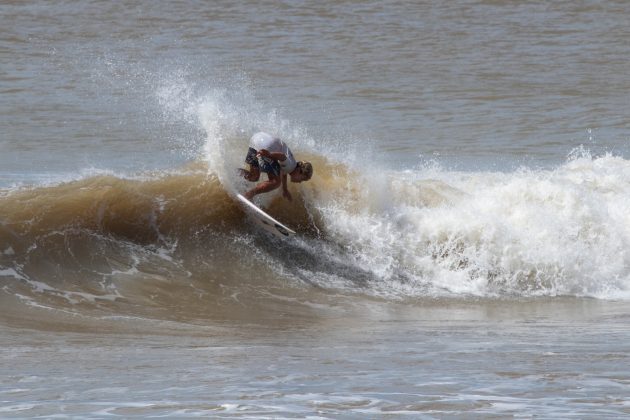 Victor Santos, Quissamã Surf Pro AM 2023, Barra do Furaco, Norte Fluminense (RJ). Foto: Cesar Aiello.