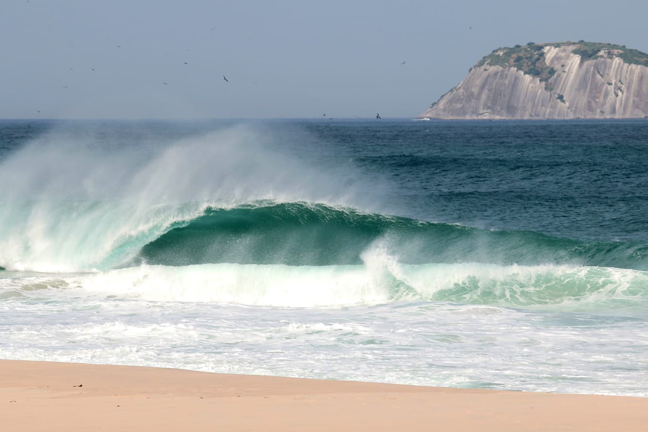 São Conrado tem uma das ondas mais potentes da cidade do Rio de Janeiro.