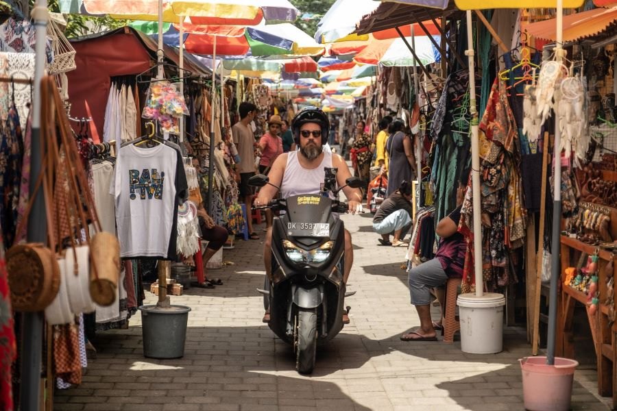 Bali planeia proibir o aluguel de motos aos turistas.