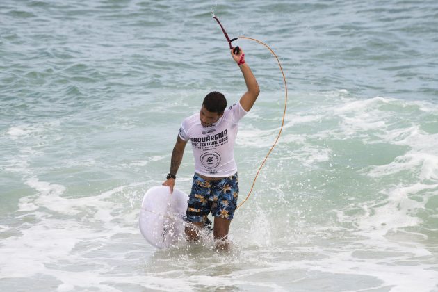 Guilherme Luz, Saquarema Surf Festival, praia de Itaúna (RJ). Foto: Daniel Smorigo.