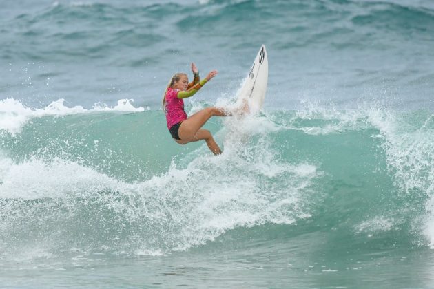 Maya Carpinelli, campeã Sub 18, Circuito Surf Talentos Oceano, Praia do Silveira, Garopaba (SC). Foto: Marcio David.