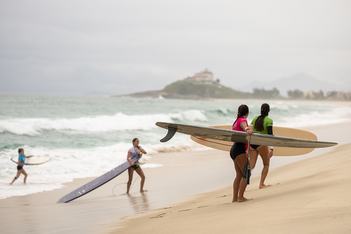 Saquarema Surf Festival só para o Longboard na sexta-feira em Itaúna.