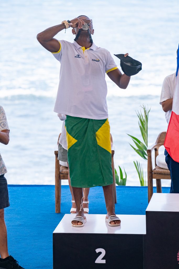 Carlos Bahia celebra título de vice-campeão mundial.