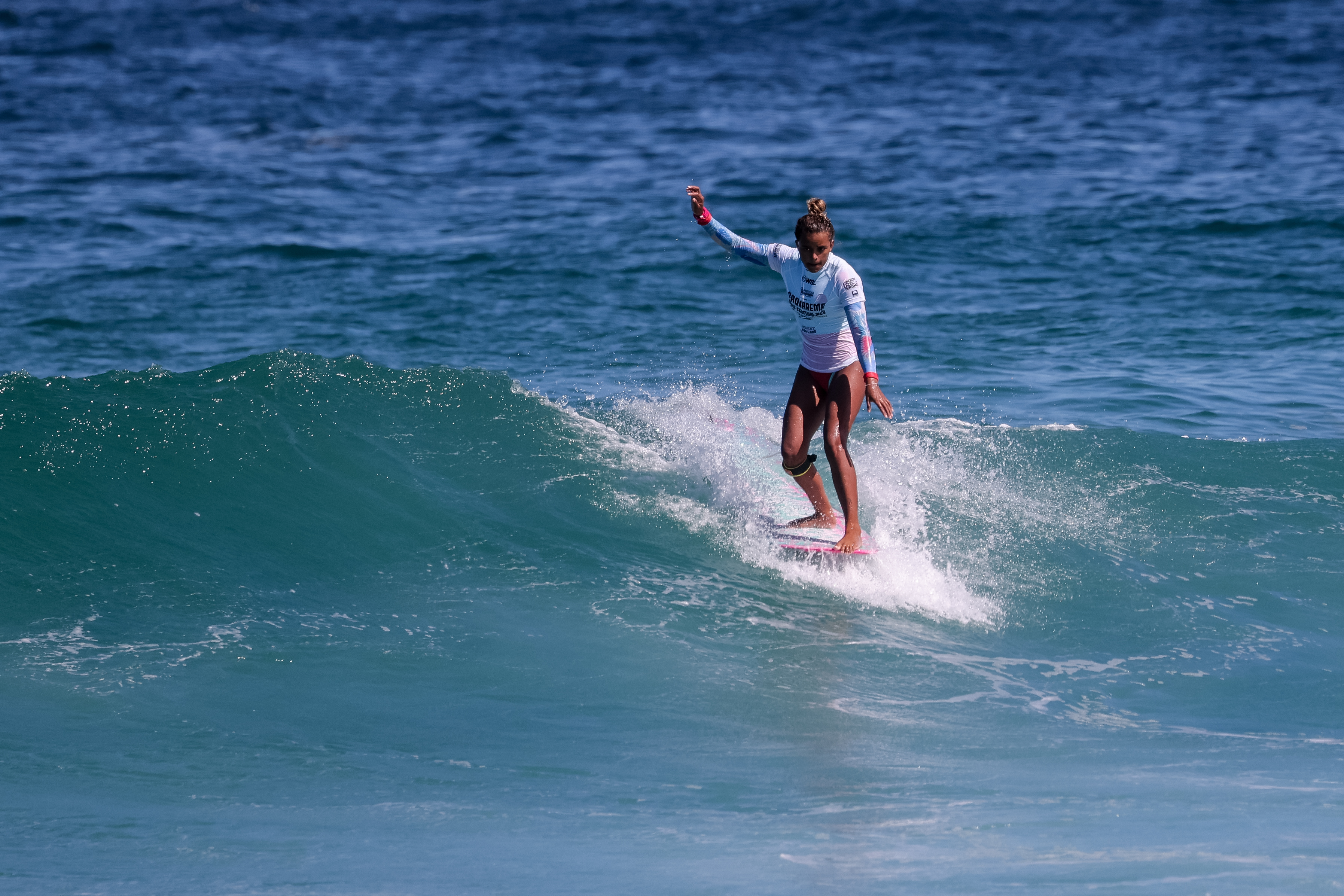 Luana Soares usa o Hang Five para vencer o Saquarema Surf Festival.
