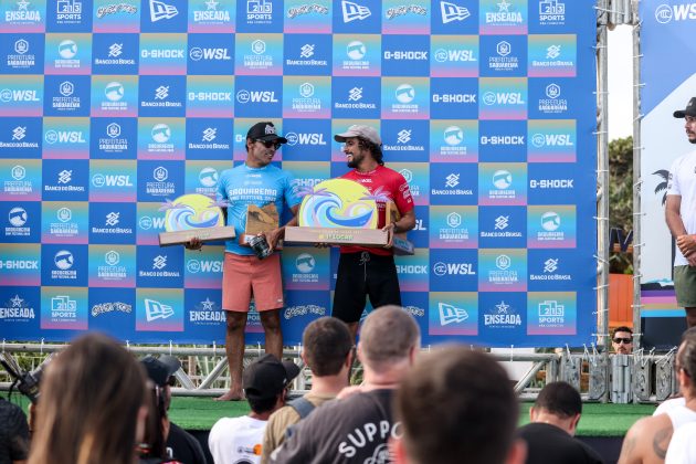 Luel Felipe e Ian Gouveia, Pódio QS 5000 Masculino, Saquarema Surf Festival, Praia de Itaúna (RJ). Foto: Daniel Smorigo.