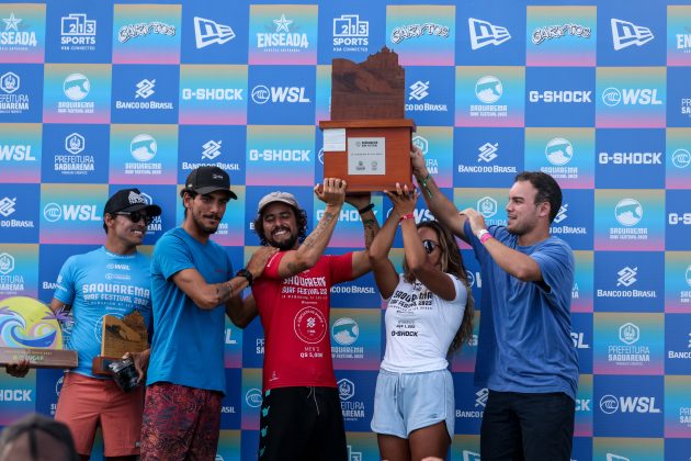 Valentin Neves, Ian Gouveia, Tiná Hinckel e Leonardo Neves, Saquarema Surf Festival, Praia de Itaúna (RJ). Foto: Daniel Smorigo.