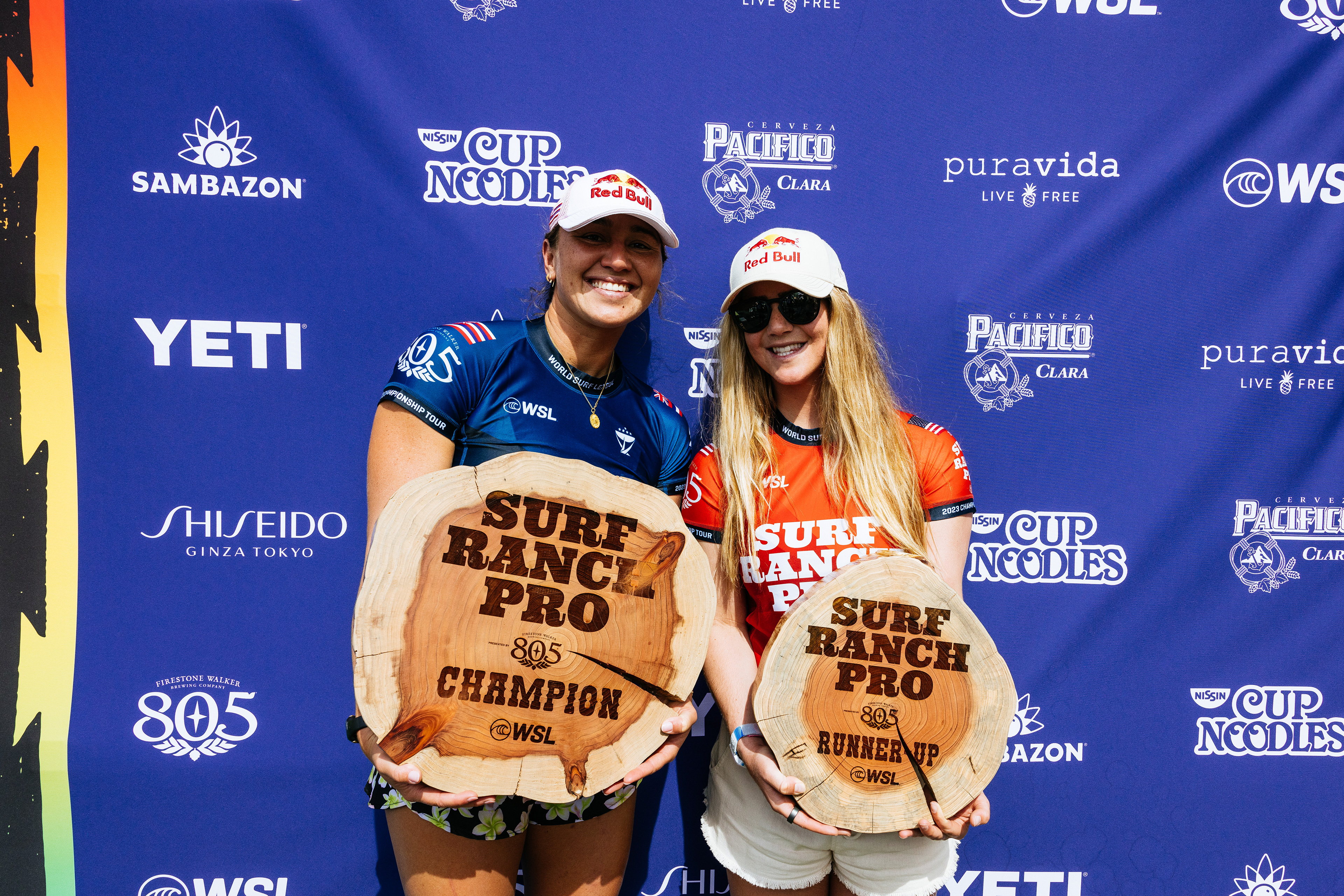 Campeã e vice do Surf Ranch Pro 2023: Carissa Moore e Caroline Marks.
