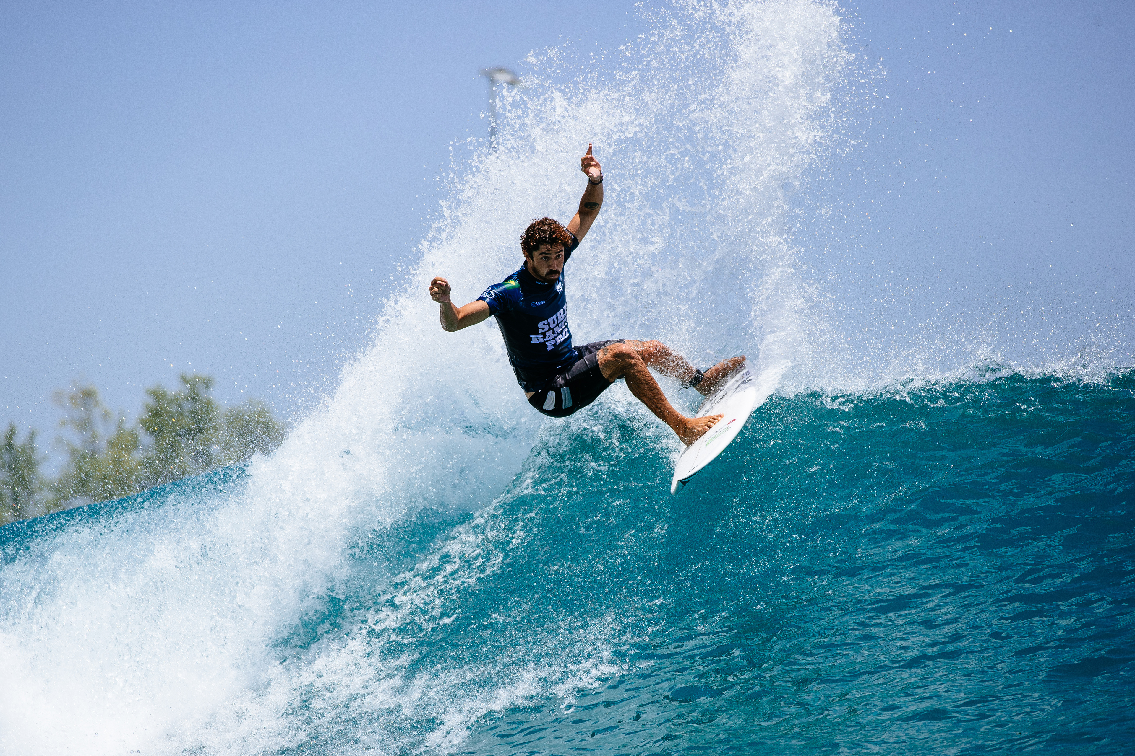 Yago Dora domina as ações no primeiro dia do Surf Ranch Pro.