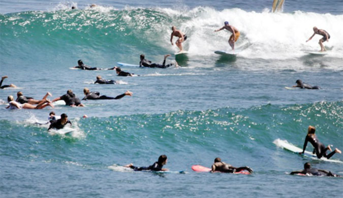 Pesquisa nos EUA aponta crescimento do surfe. Malibu comparece em peso na pesquisa, com um crowd pouco amigável, mas bastante emblemático.